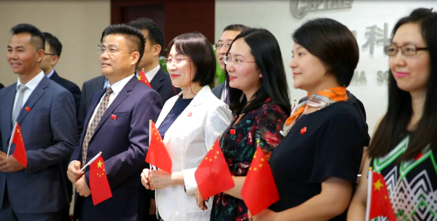 #我和国旗同框# 爱要亲口对你说